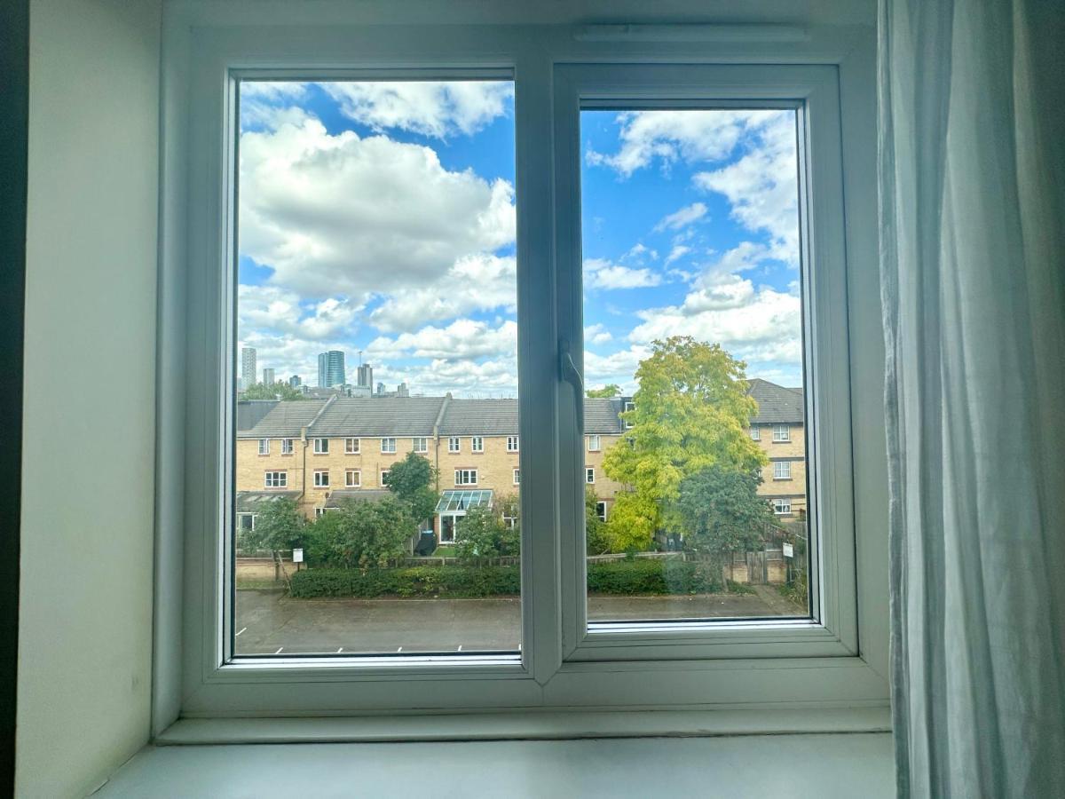 River Views From Canary Wharf * Londra